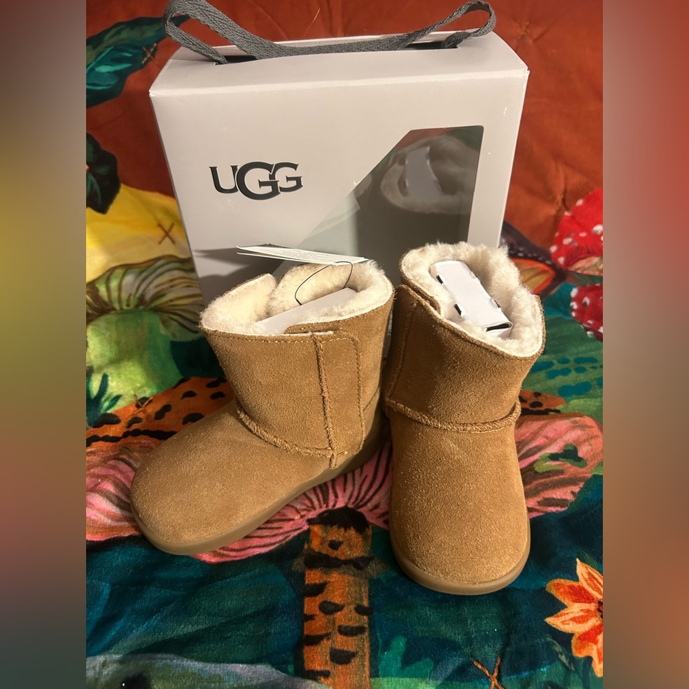 NWT UGG Chestnut Baby Boots Size 04/05 Medium 12-18 Months